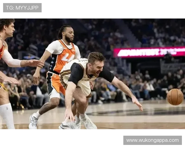 加里·特伦特无球跑位效率提升显著 拉开防守助快船得分爆发