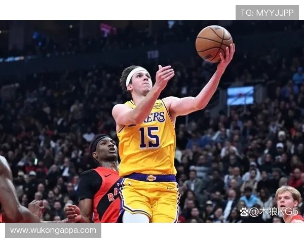 米切尔·罗宾逊内线高效防守限制对手篮板，明显提升球队禁区掌控力