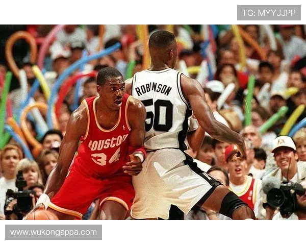 奥拉朱旺低位背身对抗提升防守强度显著拉开内线差距