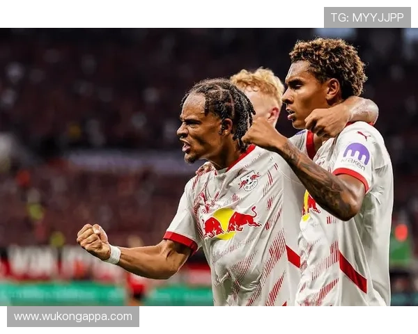 拜仁慕尼黑进攻结构变化：由边路压制转向中路拥堵，球队整体表现面临调整